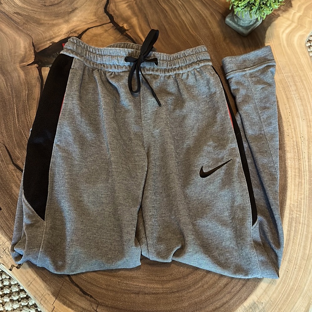 BRAND NEW Stylish Nike Joggers